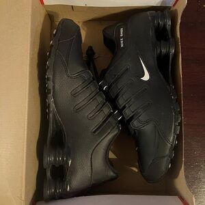 Black Nike Shox shoe males size 8.5